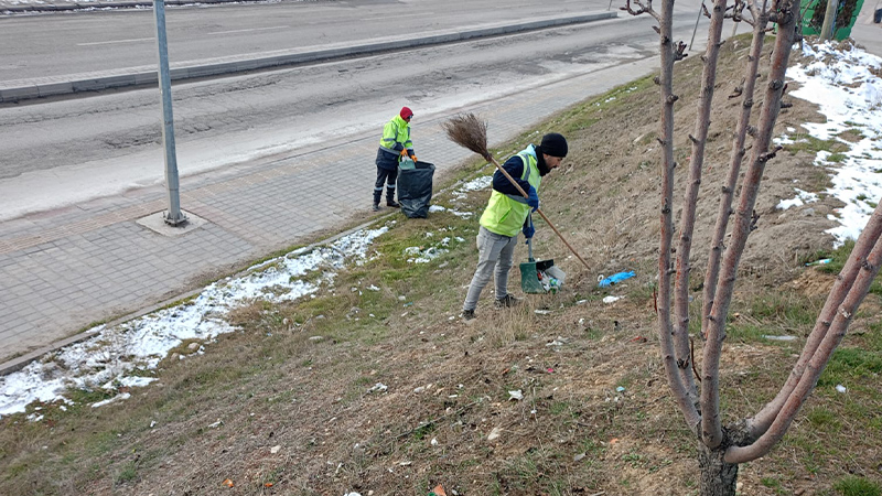 Kütahya’da Zafertepe Mahallesi’nde Kar Yağışı Sonrası Temizlik Çalışması (2)