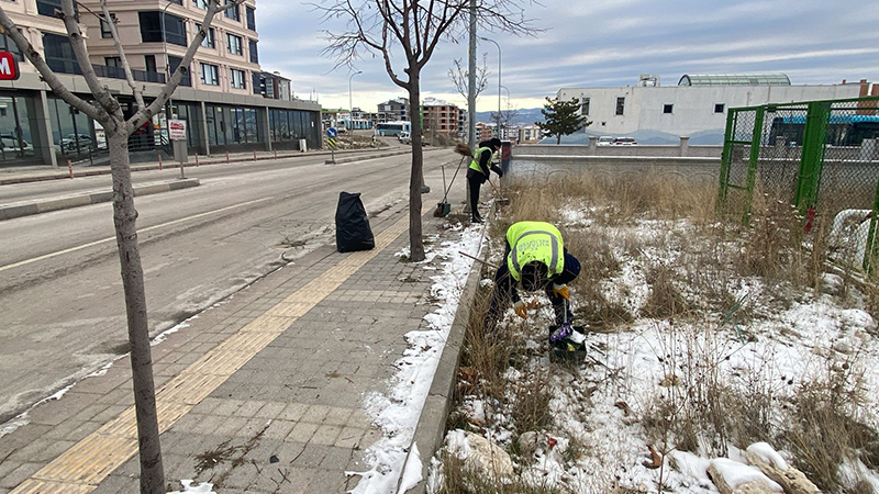 Kütahya’da Zafertepe Mahallesi’nde Kar Yağışı Sonrası Temizlik Çalışması (3)