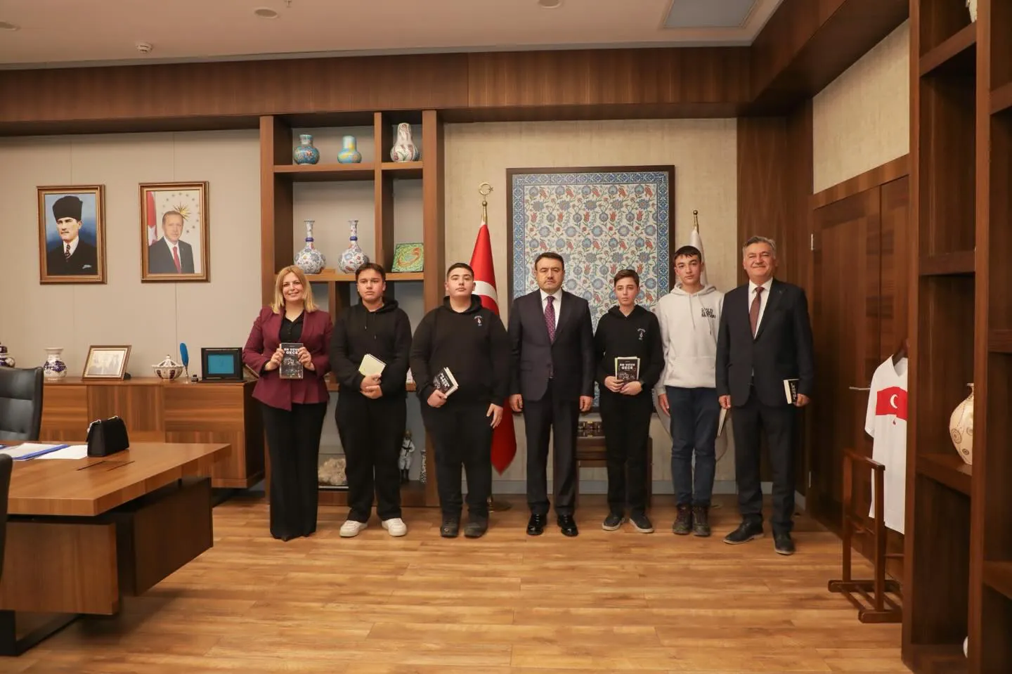 Kütahyalı Valisi Işın, Lise Öğrencilerini Ağırladı 1