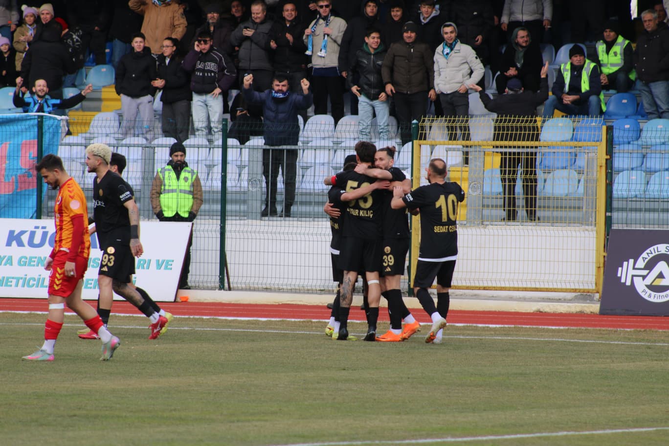 Kütahyaspor Evinde Devreyi Önde Girdi (3)-1