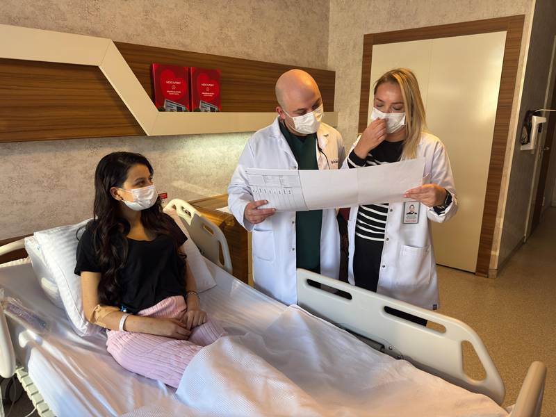 Mantar Zehirlenmesi Yaşayan Genç Kız, Kadavradan Yapılan Karaciğer Nakliyle Hayata Tutundu (1)