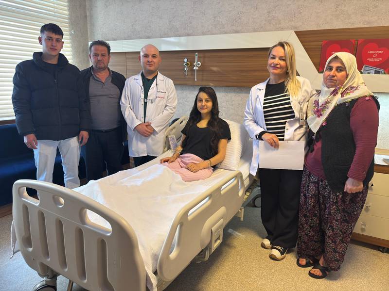 Mantar Zehirlenmesi Yaşayan Genç Kız, Kadavradan Yapılan Karaciğer Nakliyle Hayata Tutundu (3)