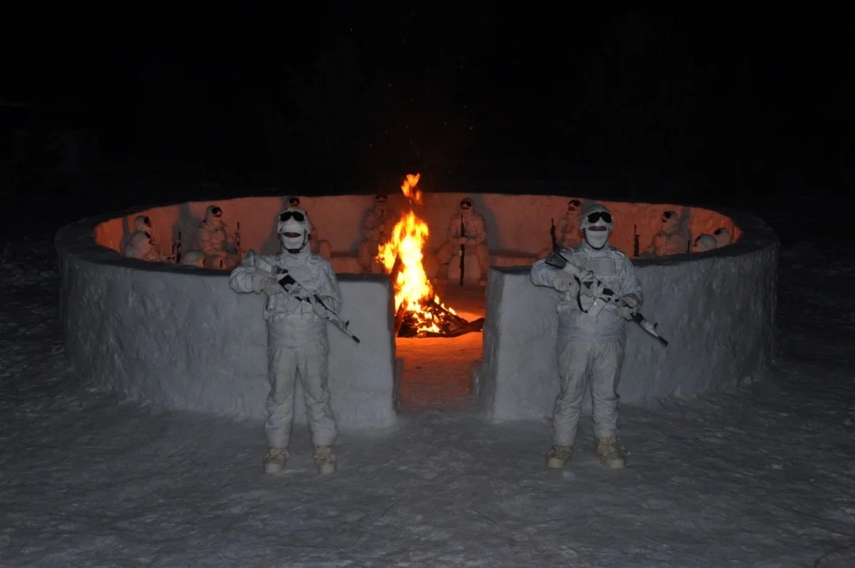 Mehmetçik’ten Beyaz Kamuflajlı Çığ Eğitimi3