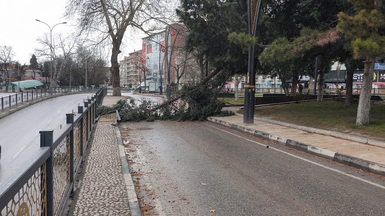 Meteoroloji’den Kütahya’ya Sarı Kodlu Uyarı Geldi (2)
