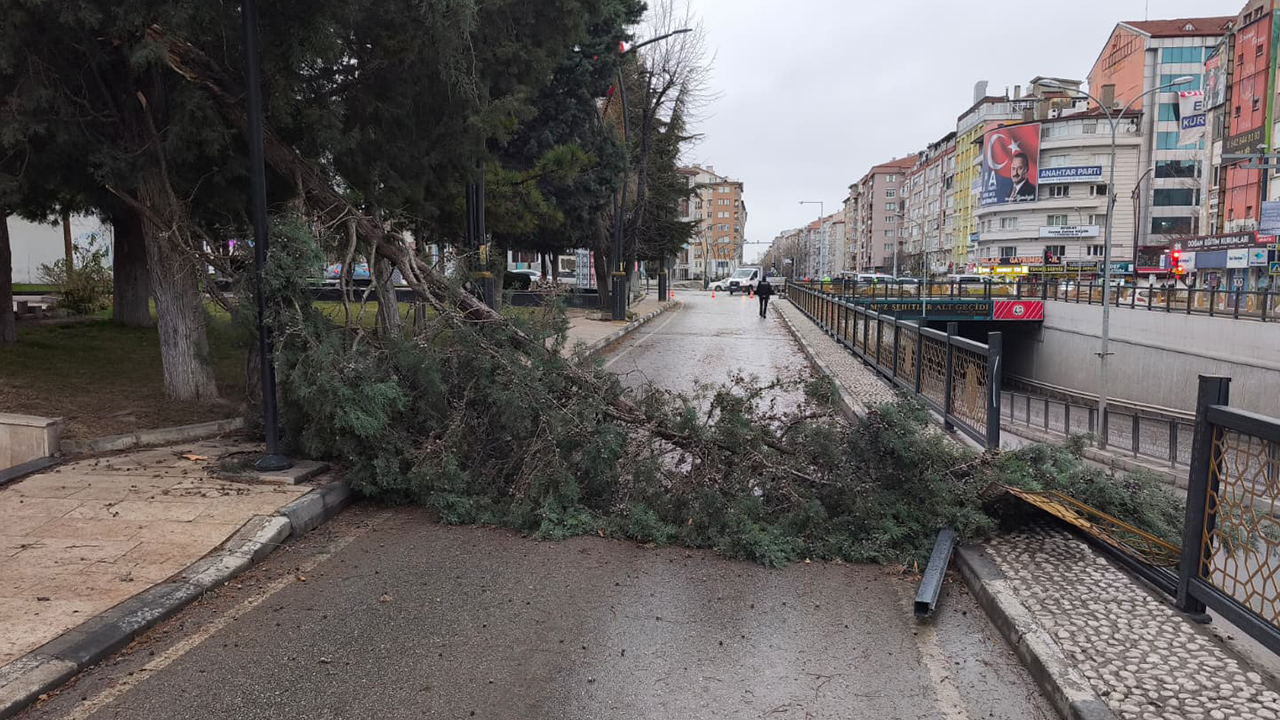Meteoroloji’den Kütahya’ya Sarı Kodlu Uyarı Geldi (4)