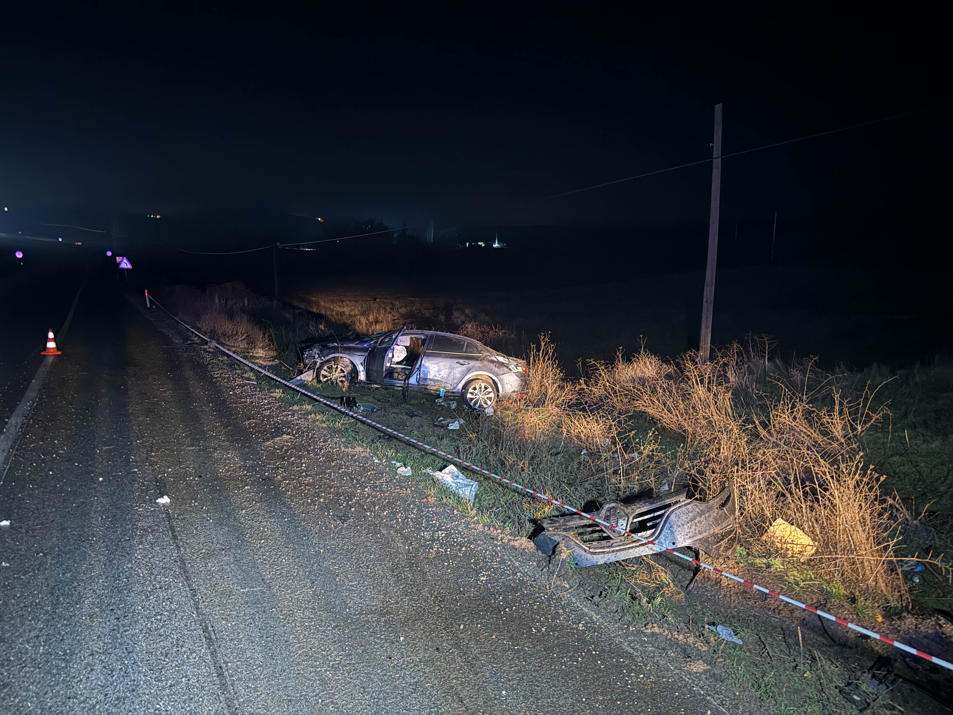 Uşak’ta Otomobil Şarampole Devrildi (3)