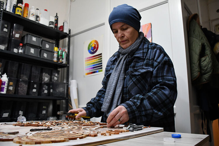 54 Yaşında Fakülte Birincisi Oldu, Şimdi Mozaik Eserler Üretiyor1