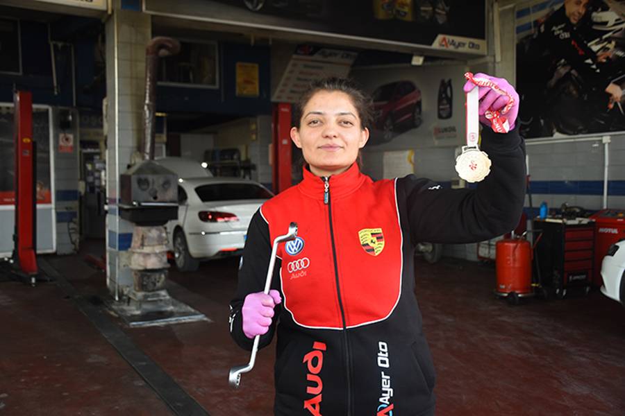 Afyonkarahisarlı “Hatice Usta” Sanayide Ön Yargıları Kırıyor (1)