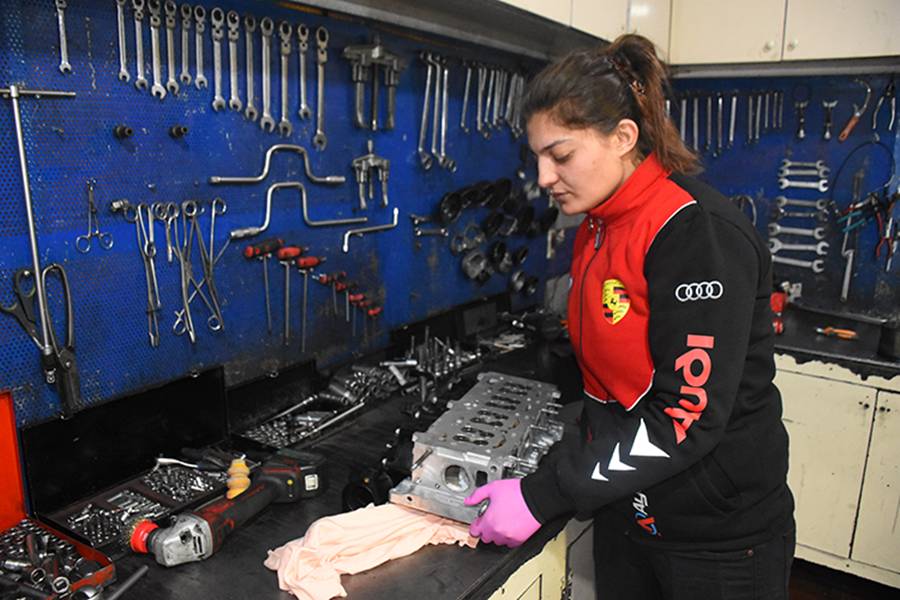 Afyonkarahisarlı “Hatice Usta” Sanayide Ön Yargıları Kırıyor (3)