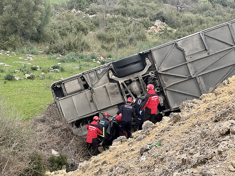 Antalya’da Yolcu Otobüsü Faciası (2)