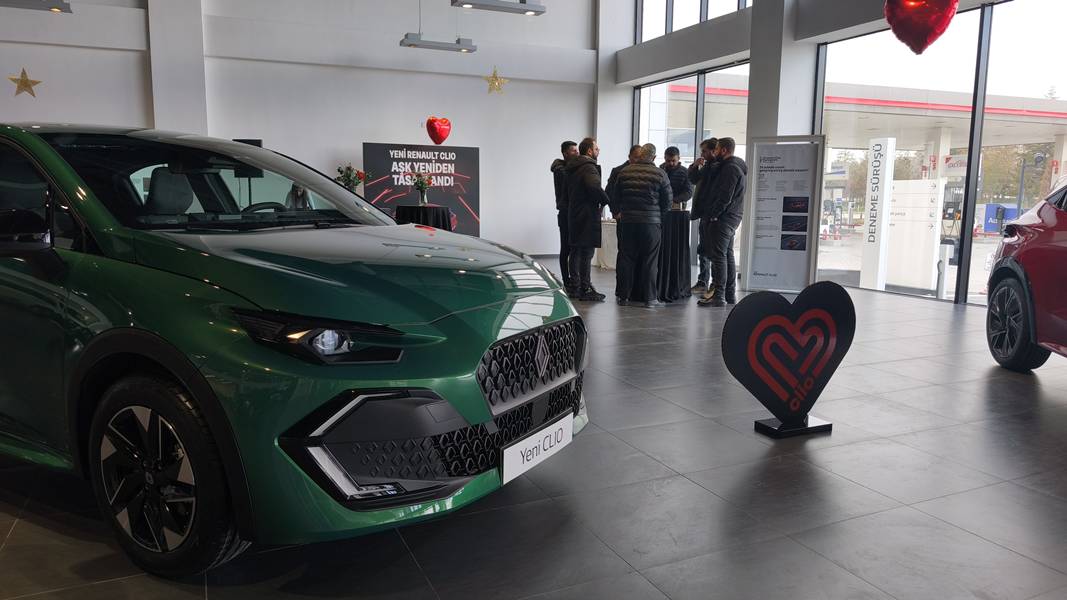 Baştaş Grup Kütahya’da Clio 6’Yı Vatandaşlarla Buluşturuyor (2)