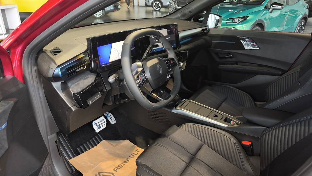 Baştaş Grup Kütahya’da Clio 6’Yı Vatandaşlarla Buluşturuyor (4)