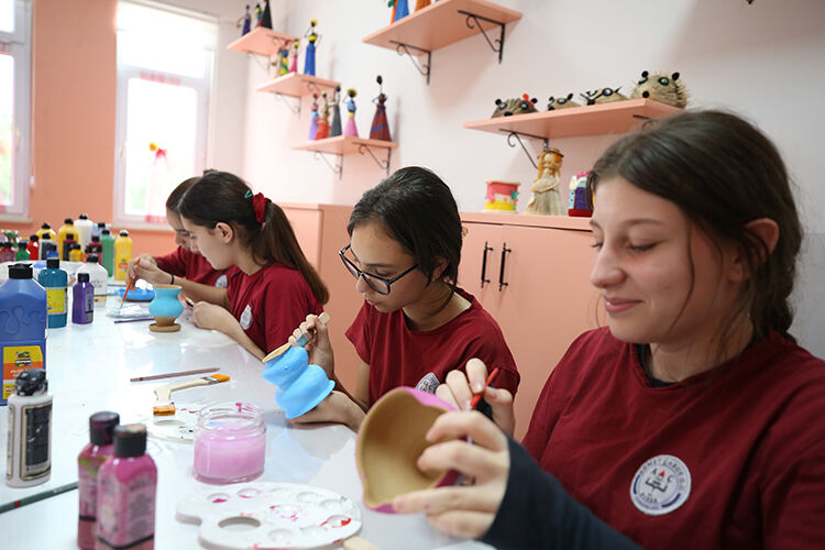 Bursa’da 10 Bine Yakın Öğrenci Çömlek Yapmayı Öğrendi 3