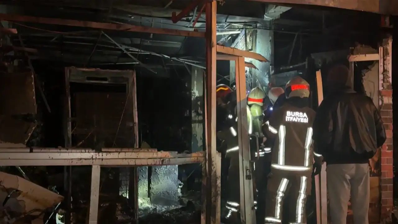 Bursa'da Iş Yerinde Çıkan Yangın Söndürüldü2