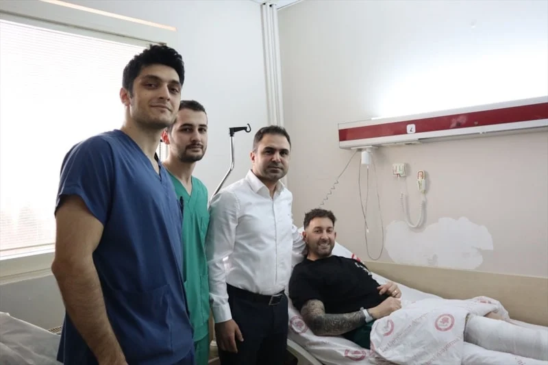 İngiliz Hasta Türkiye’de Ameliyatla Sağlığına Kavuştu1