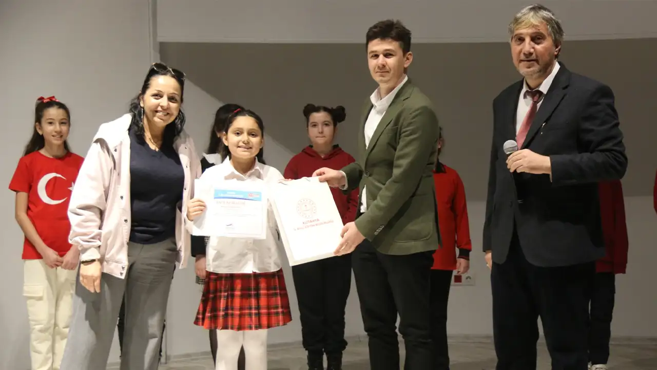 İstiklâl Marşı Ezbere Okuma Yarışması Gerçekleştirildi 4