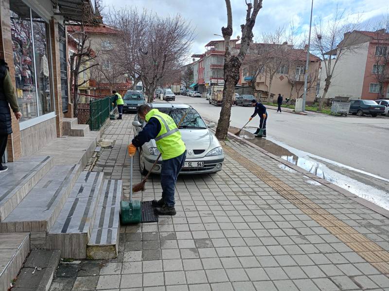 Kütahya Bahçeli Evler Mahallesi’nde Temizlik Çalışmaları Sürüyor (2)
