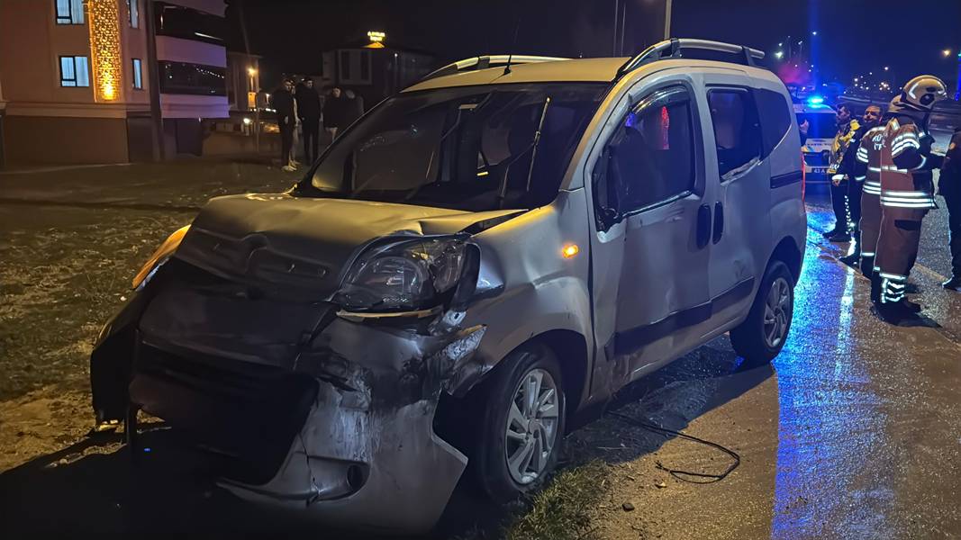 Kütahya Da Kavanoz Yüklü Tır Devrildi (8)