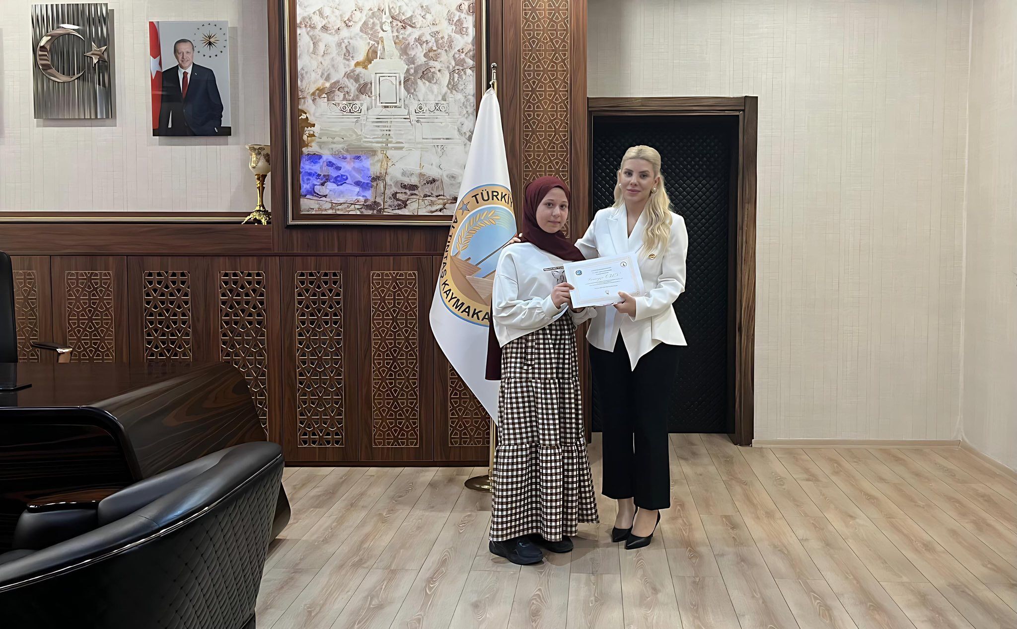 Kütahya Dereceye Giren Öğrencilerden Altıntaş Kaymakamlığa Ziyaret1