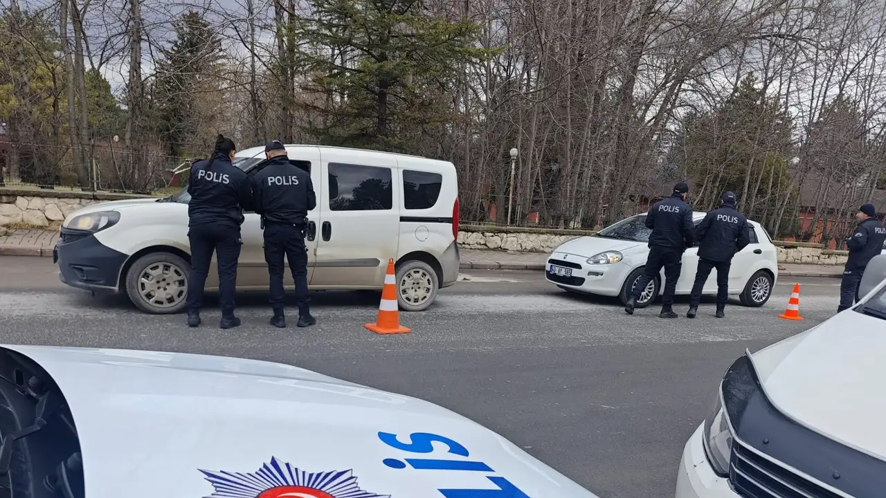 Kütahya Polisi Iki Haftada 37 Aranan Şahsı Yakaladı 2
