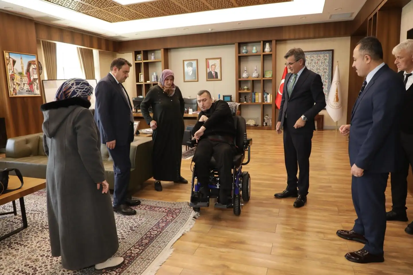 Kütahya Valisi Işın, Engelli İsmet’in Isteğini Yerine Getirdi1