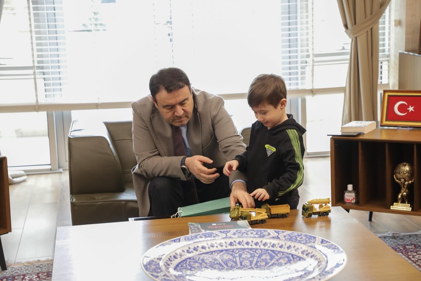 Kütahya Valisinden Dmd Hastası Metehan’a Ziyaret