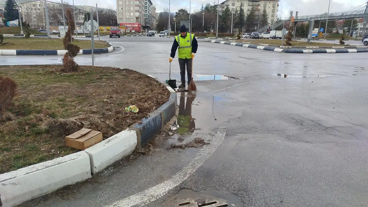 Kütahya Yıldırım Beyazıt Mahallesi’nde Temizlik Çalışması1