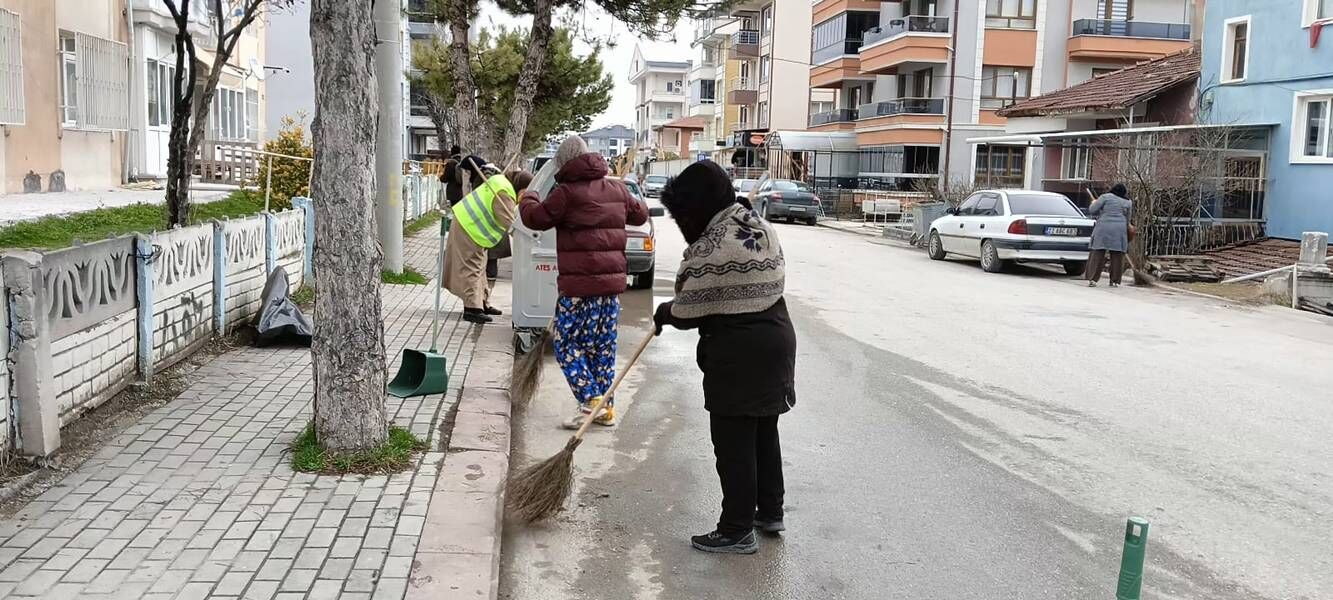 Kütahya’da Akşemseddin Caddesi’nde Temizlik Çalışması (1)