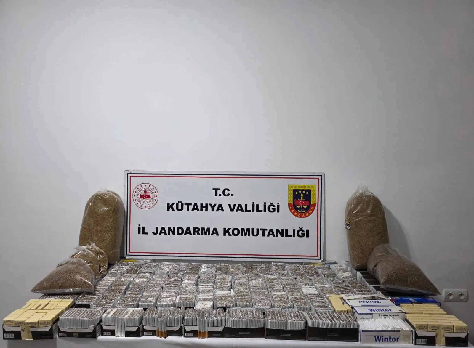 Kütahya’da Binlerce Bandrolsüz Makaron Ele Geçirildi