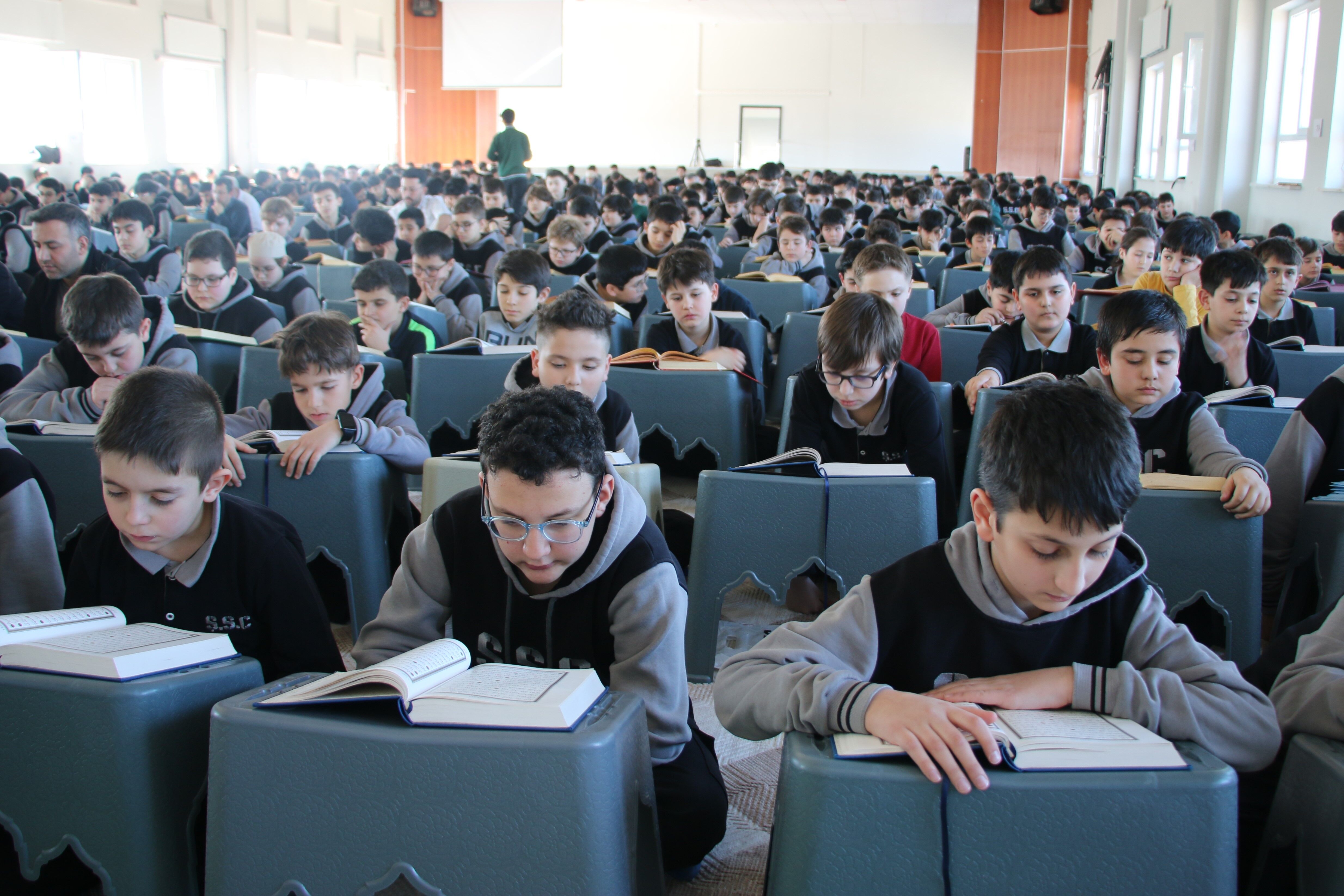 Kütahya’da Bir Lisede Tüm Okul, “Mukabele” Geleneğinde Buluşuyor (9)