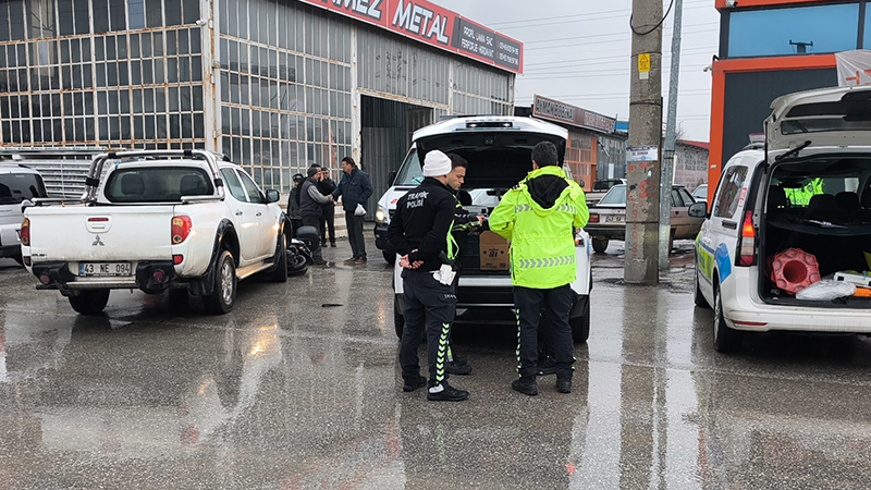 Kütahya’da Ehliyetsiz Sürücüler Çarpıştı (4)