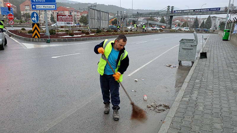 Kütahya’da Germiyan Kampüs Kavşağında Temizlik Çalışması Yapıldı (2)