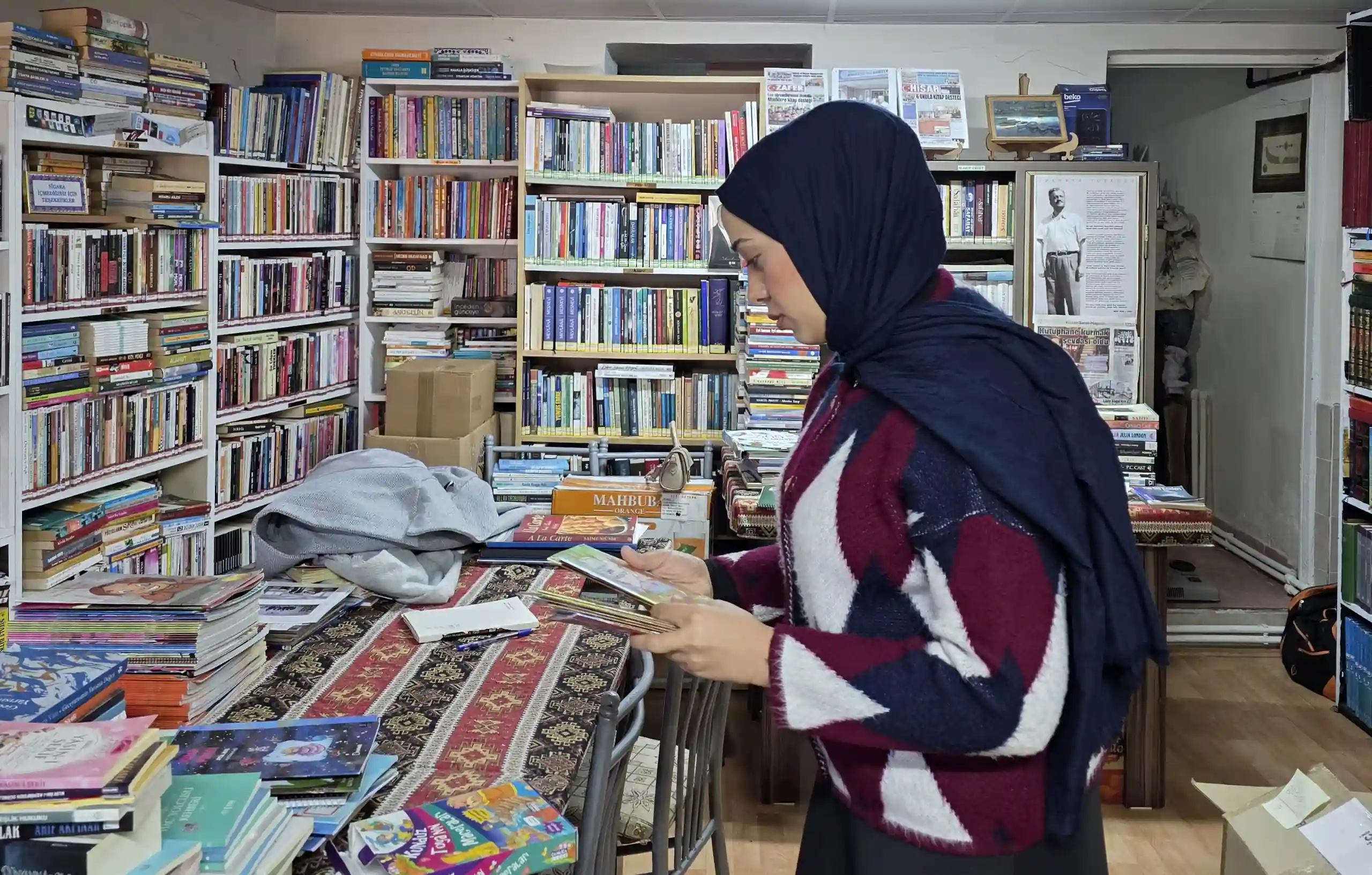 Kütahya’da Ilkokul Öğrencilerin Kitap Hediyesi