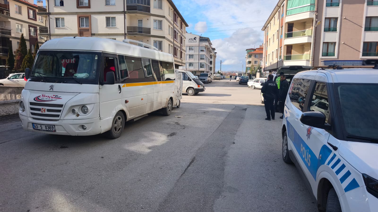 Kütahya’da Öğrenci Servisi, Motorlu Bisiklete Çarptı (3)