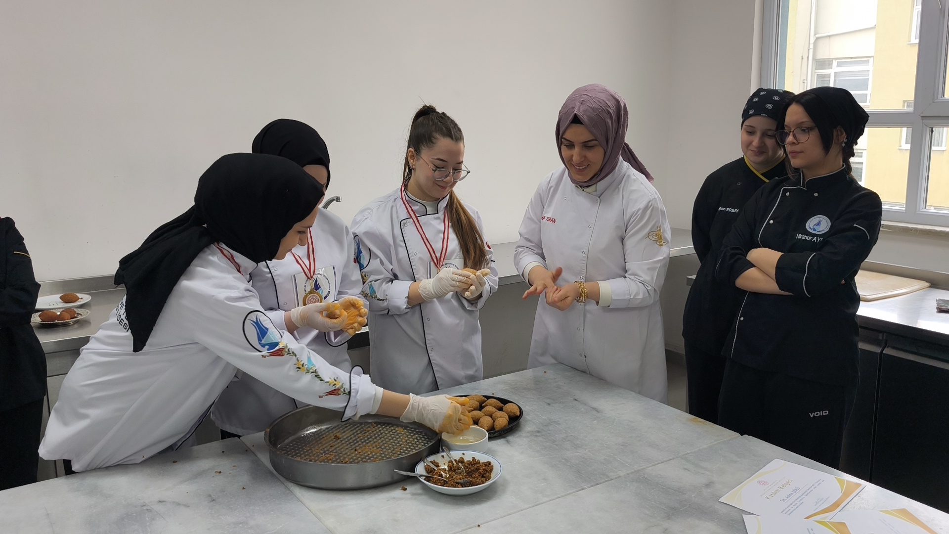 Kütahya’da Okuduğu Liseye Öğretmen Oldu (3)