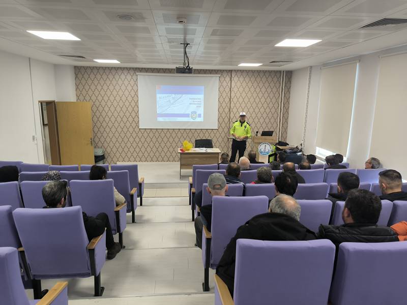 Kütahya’da Okul Servis Şoförleri Ve Rehberler Bilgilendirildi (1)