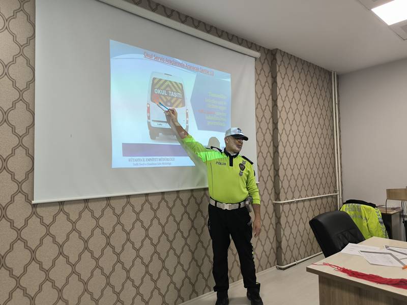 Kütahya’da Okul Servis Şoförleri Ve Rehberler Bilgilendirildi (2)