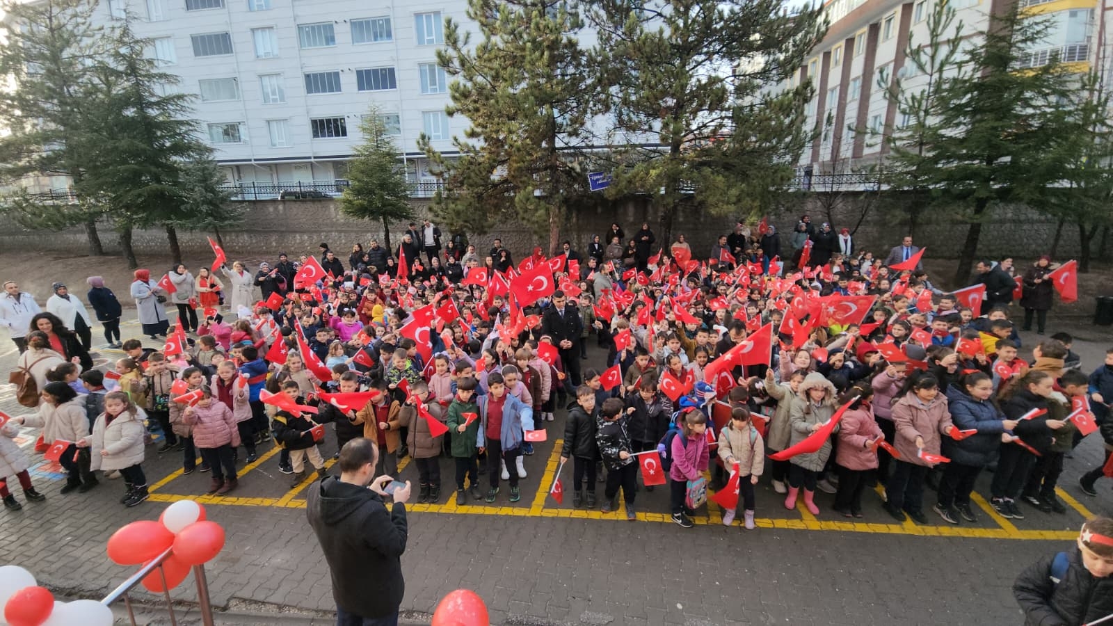 Kütahya’da Okullar Türk Bayrak Temasıyla Açıldı 1