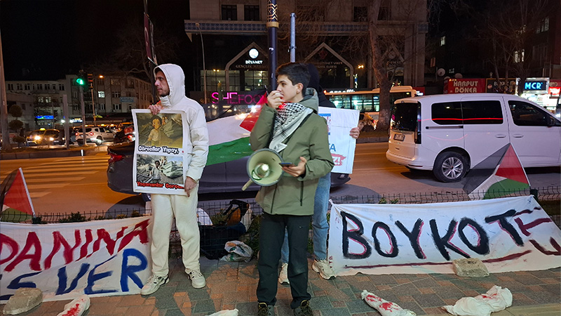 Kütahya’da Vatandaşlardan Burger King Önünde Eylem (6)