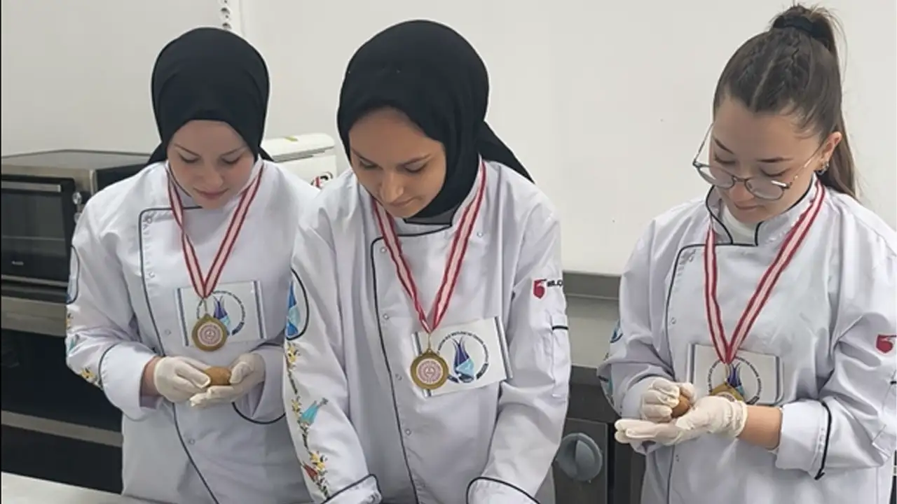 Kütahya’da Yaptıkları Yemeklerle Altın Madalyalarla Döndüler4