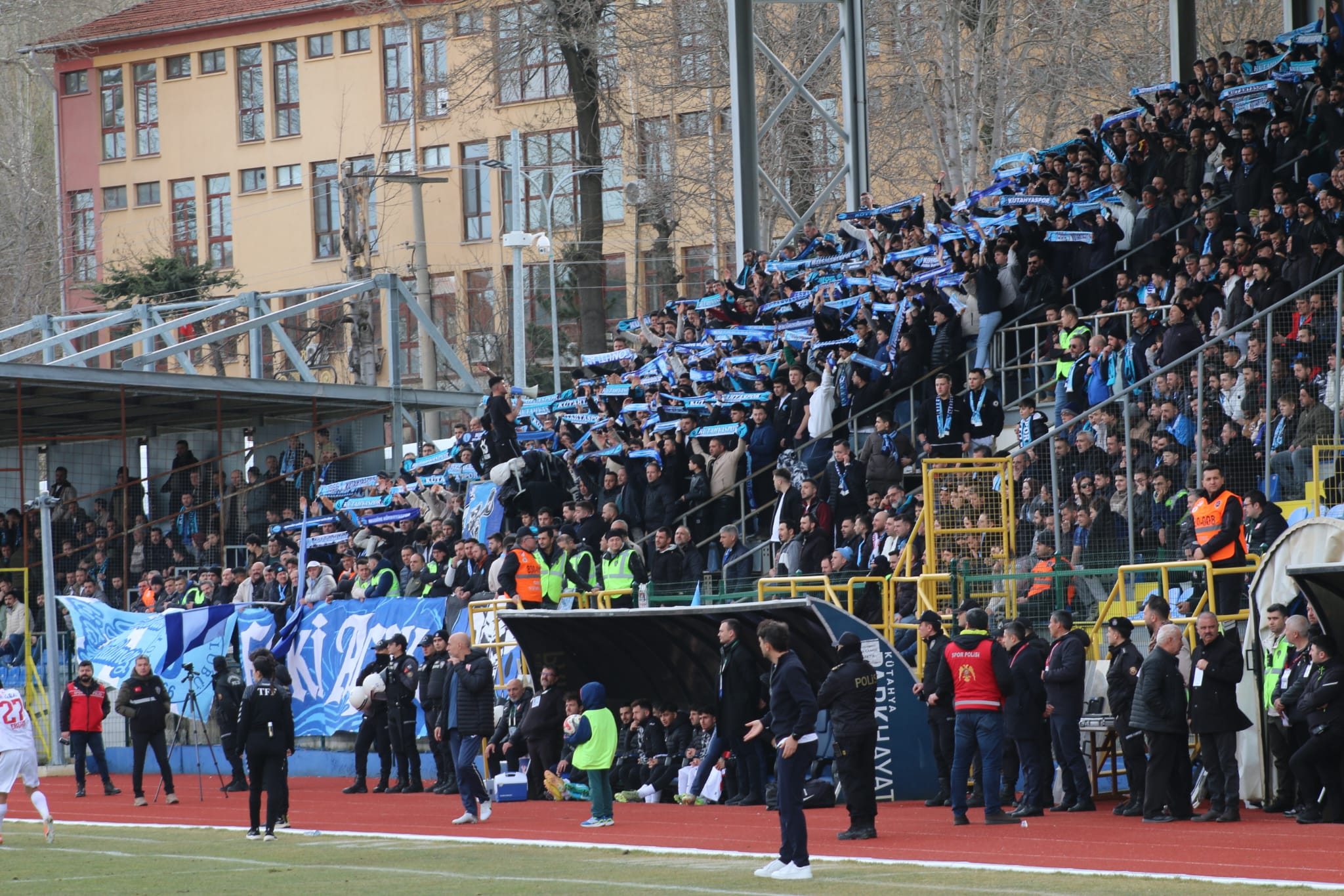 Kütahyaspor Evinde Ilk Yarıyı Önde Kapattı (4)