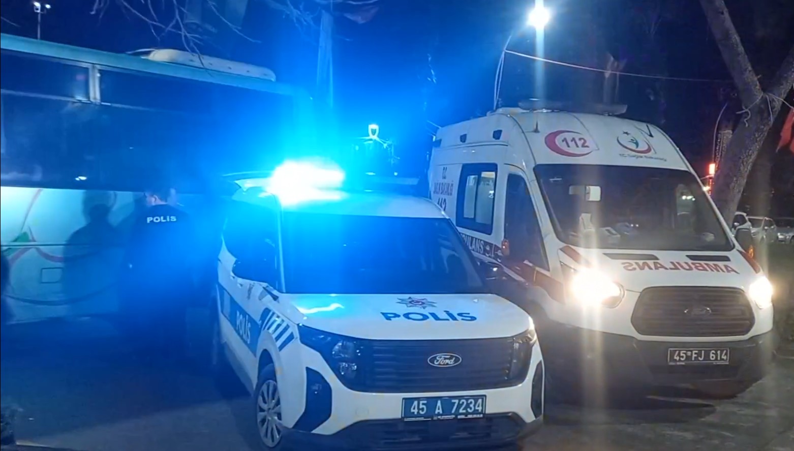 Manisa’da Parkta Ağır Yaralı Bulunan Kişi Hayatını Kaybetti 1-1