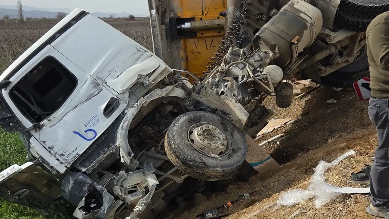 Manisa’da Zincirleme Kaza 1’I Çocuk 4 Kişi Yaralandı