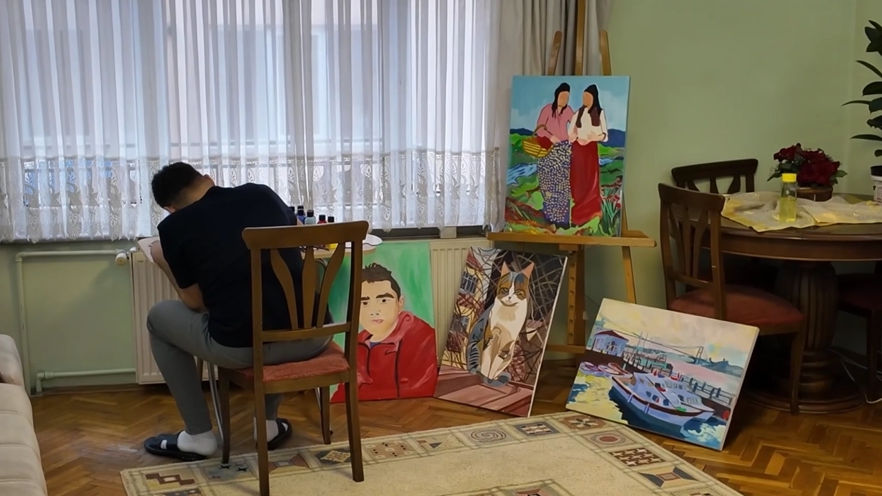 Otizmli Genç Sanatçı Hayallerini Resme Yansıtıyor1