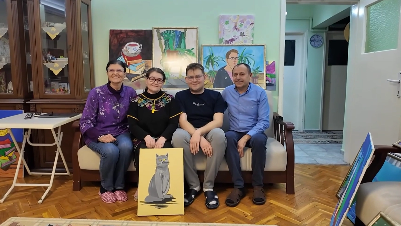 Otizmli Genç Sanatçı Hayallerini Resme Yansıtıyor2