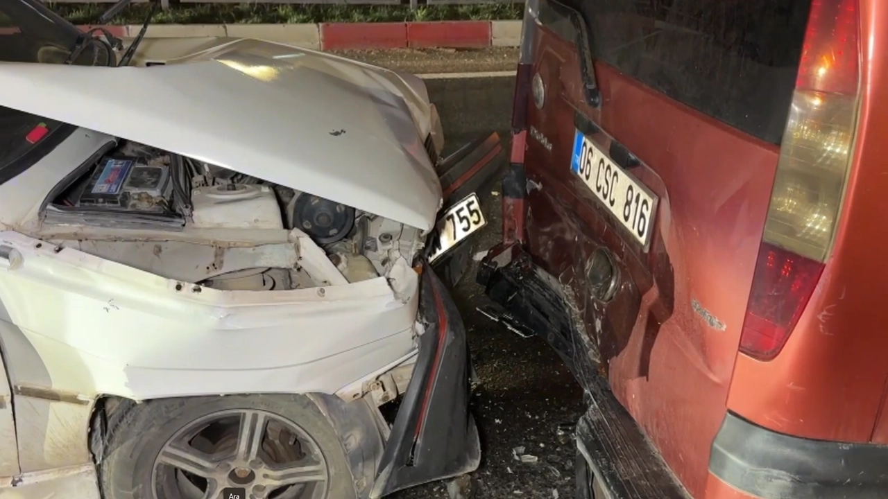 ,Uşak'ta Zincirleme Kazada 6 Kişi Yaralandı.webp2