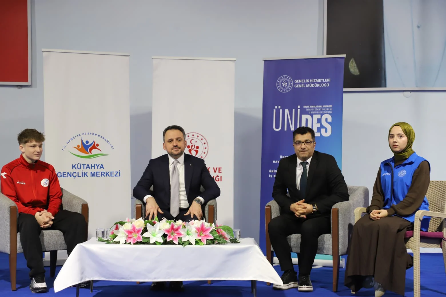 Bakan Yardımcısı Eminoğlu, Kütahya’da Öğrencilerle Buluştu