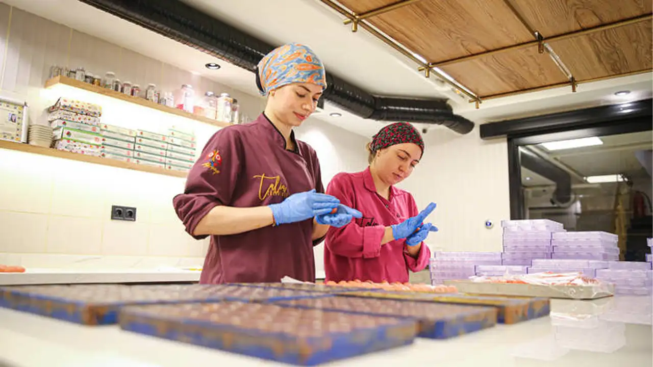Devlet Desteğiyle Kurduğu Imalathanede Çikolata Üretiyor 1