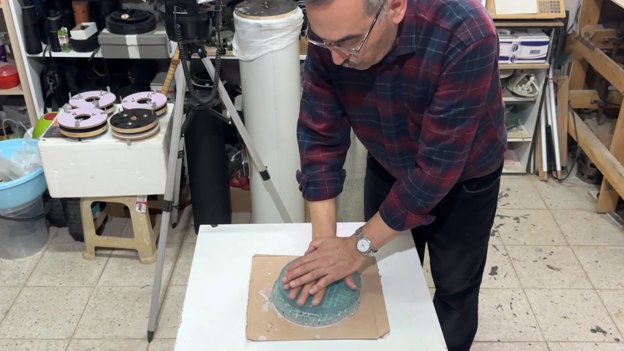 Emekli Öğretmen 20 Yıldır Teleskop Üretiyor2