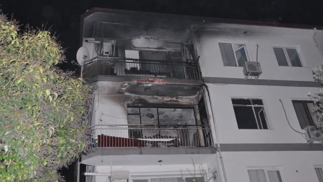 İzmir’de Ev Yangını Iki Dairede Hasara Neden Oldu 1